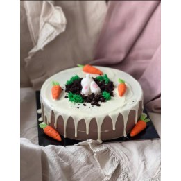 Cake with lettering and decoration