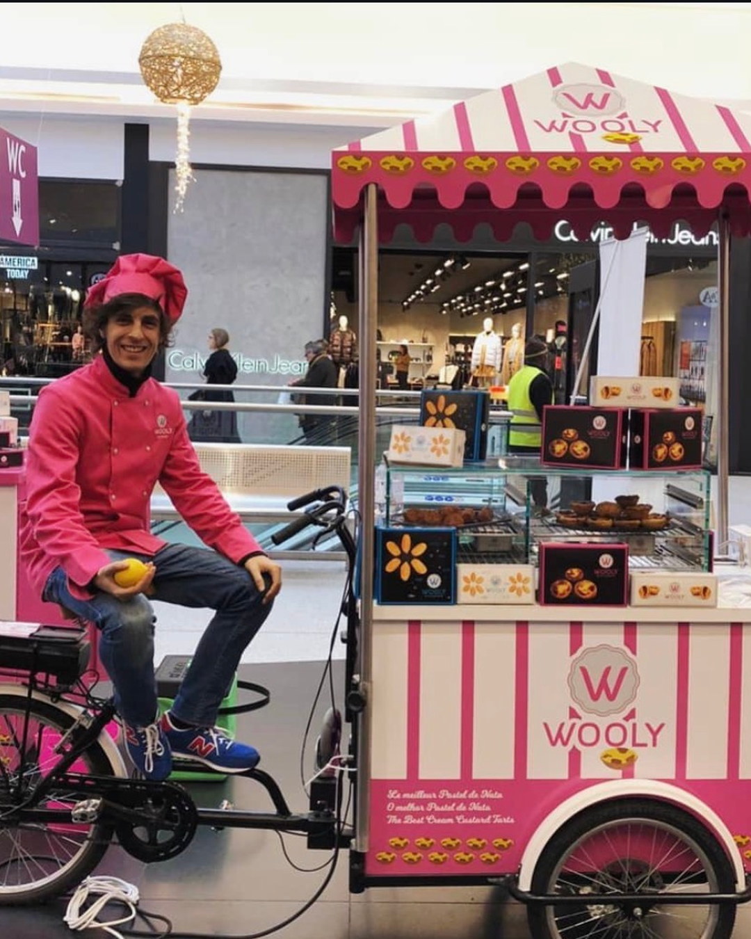 Marcelo Caetano, founder of Wooly Patisserie, on the Wooly cargo bike
