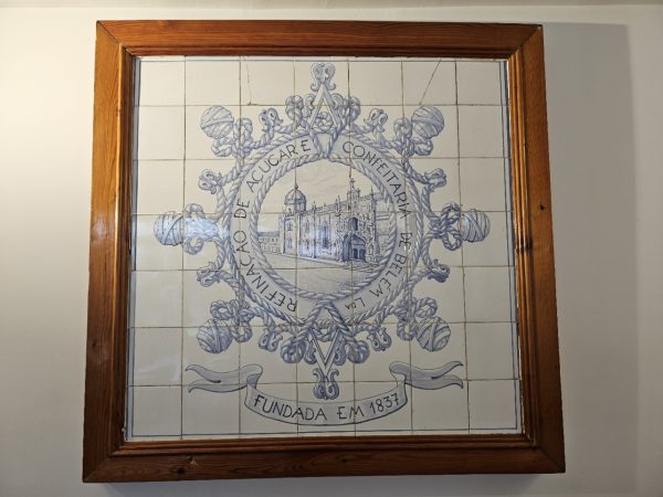 Tableau de carreaux azulejos dans une pâtisserie de Belém, à Lisbonne