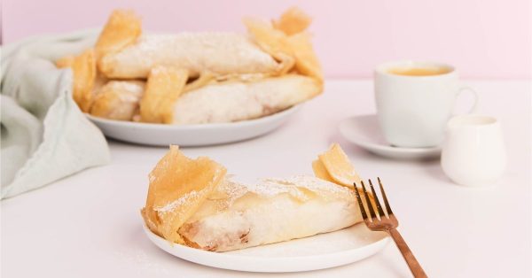Wooly pastel de Tentúgal, dun uitgetrokken, krokant deeg met eiercrème